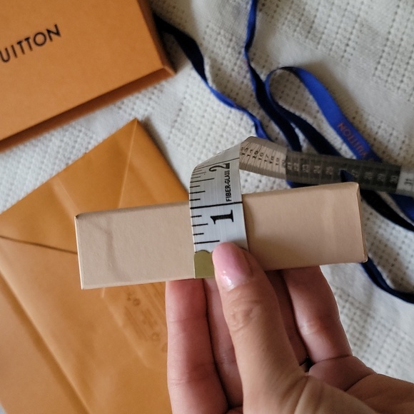 Louis Vuitton Box with ribbon and matching shopping bag - Picture 6 of 7